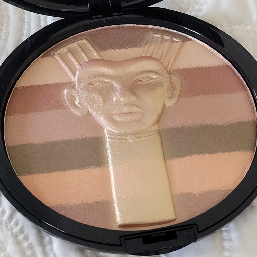 Signature Club A. Striped Eyeshadow Palette - Pink, Beige & Taupe,brand Italy. - Picture 3 of 8